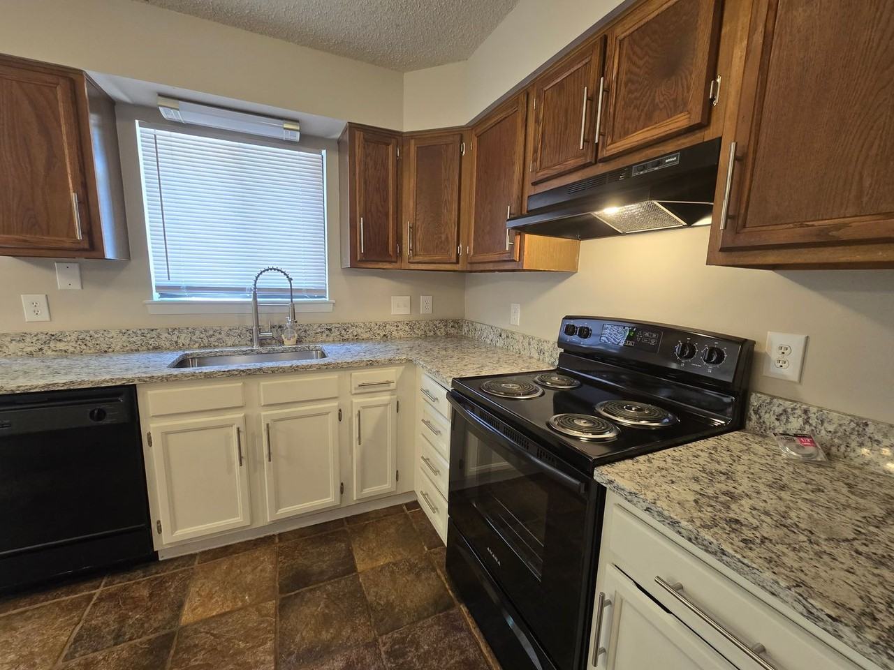 5837 Shady Grove Cir - Photo 5 of 14
