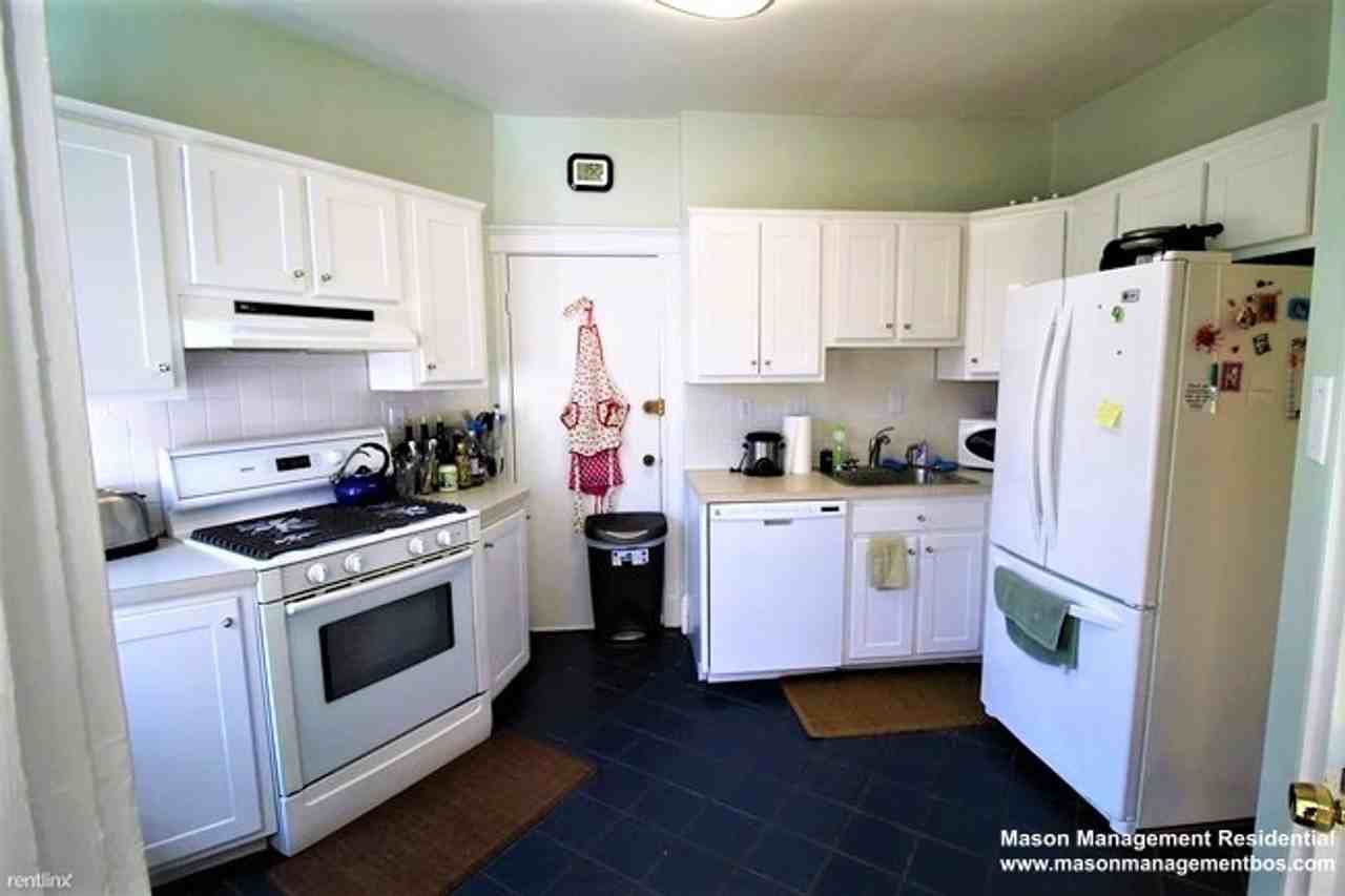 54 Dwight St - Photo 4 of 5