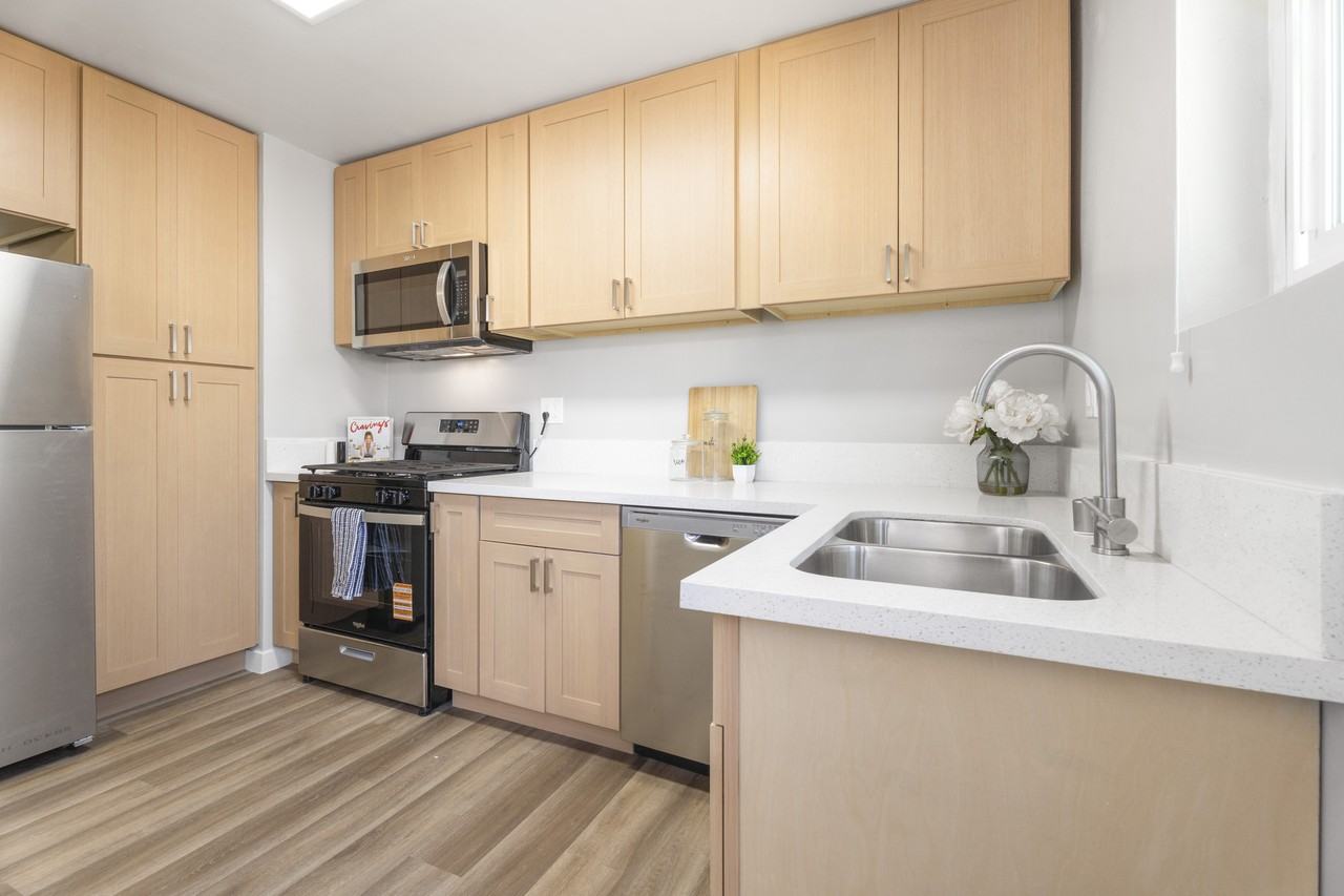 Ladera Townhouse - Photo 6 of 41