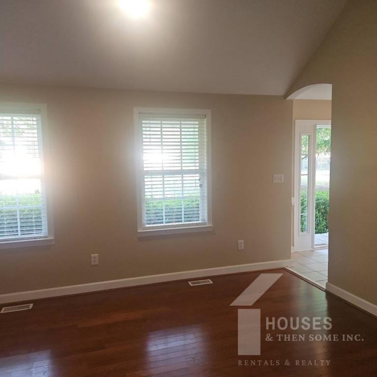 108 Forrest Dr - Photo 2 of 16