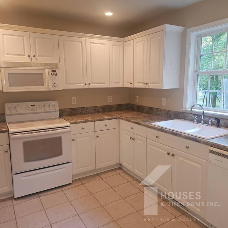 108 Forrest Dr - Photo 4 of 16