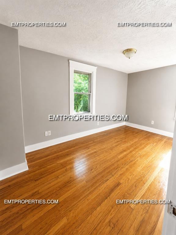 1223 W 5th St - Photo 2 of 9