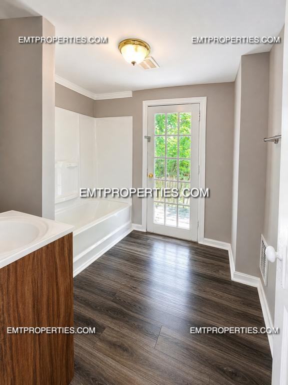 1223 W 5th St - Photo 3 of 9
