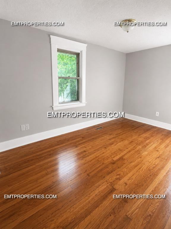1223 W 5th St - Photo 4 of 9