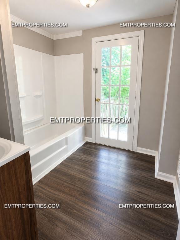 1223 W 5th St - Photo 5 of 9