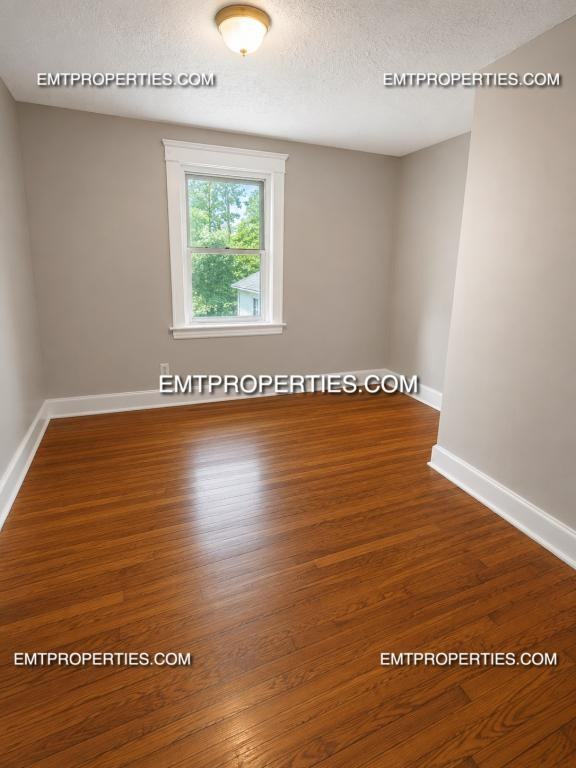 1223 W 5th St - Photo 6 of 9