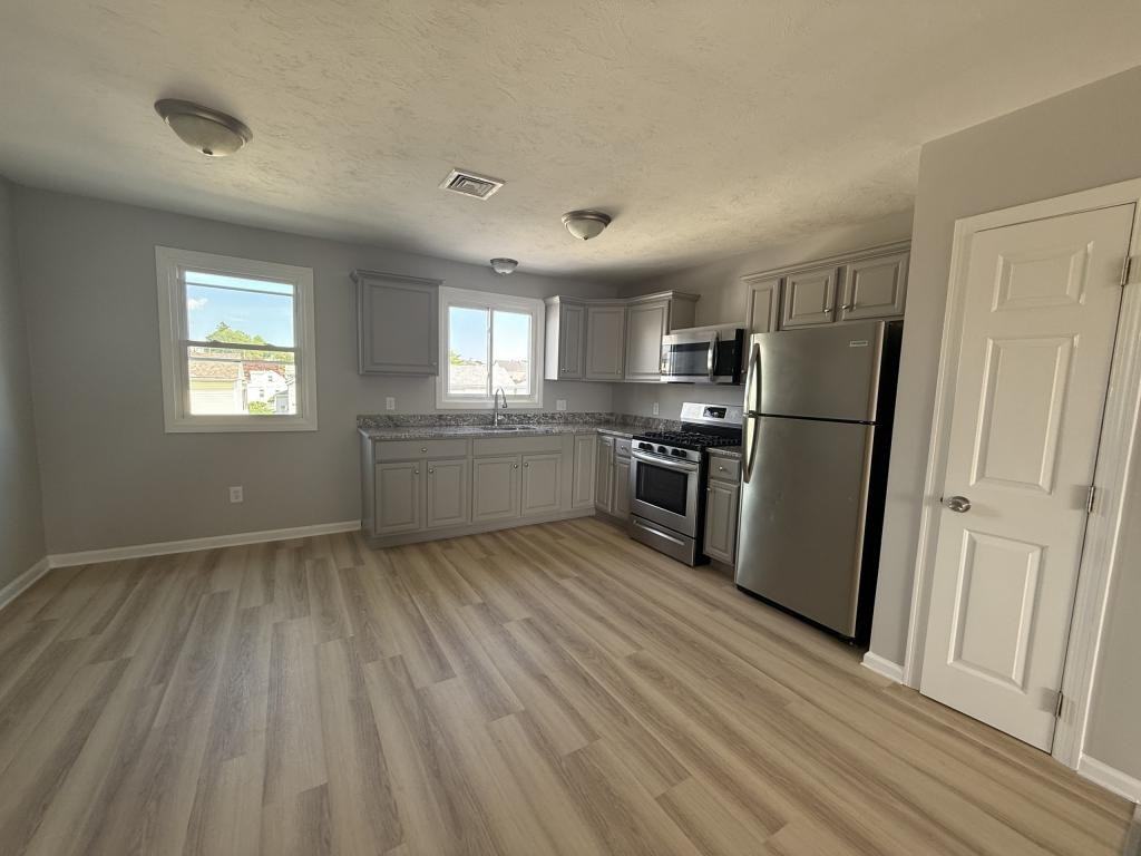 132 Vale St - Photo 3 of 9