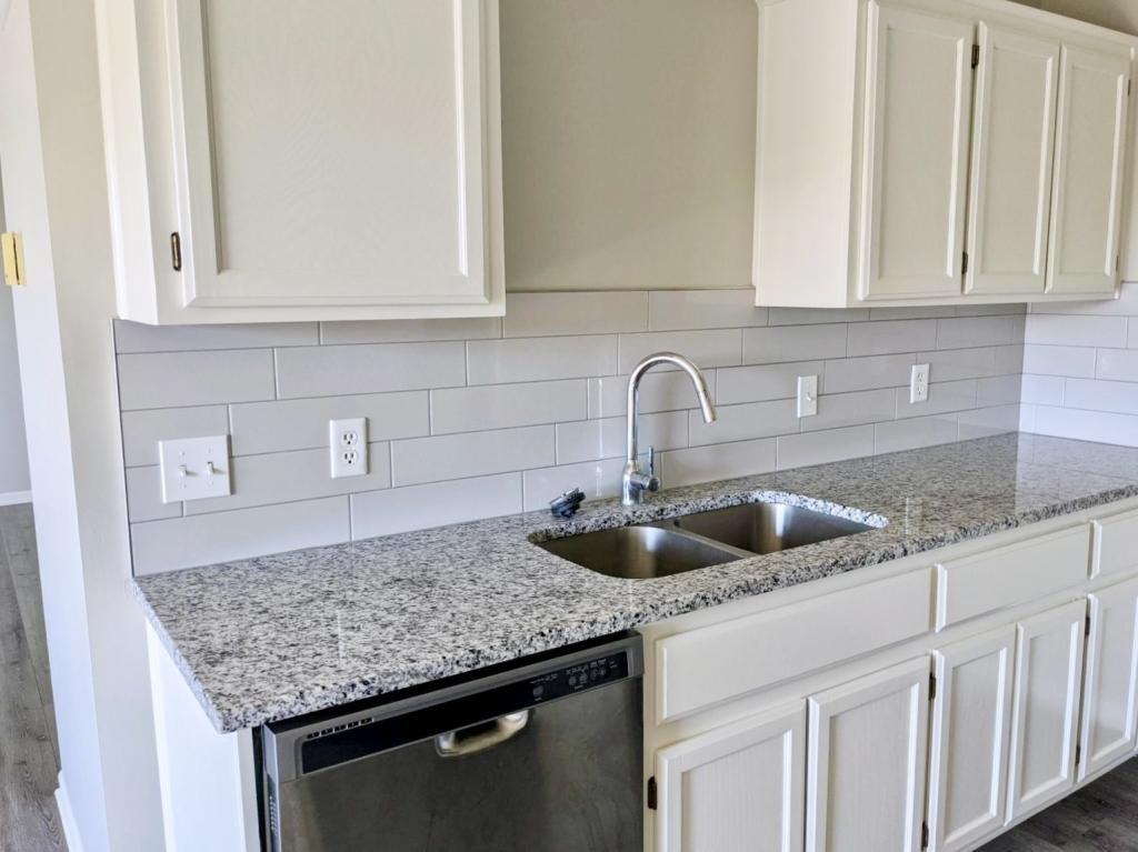 502 N Grove St - Photo 3 of 12
