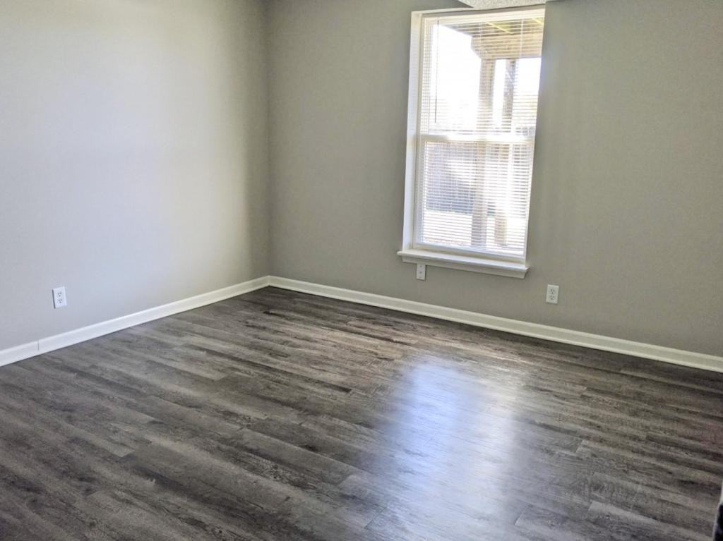 502 N Grove St - Photo 7 of 12