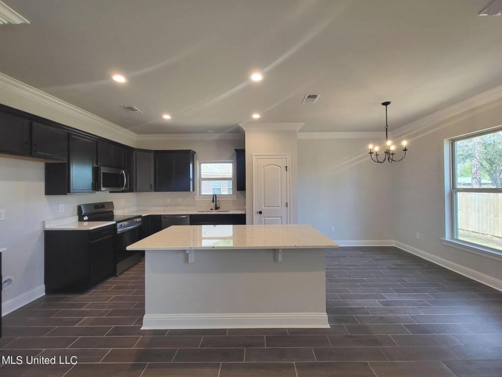 860 Leeward Dr - Photo 3 of 8