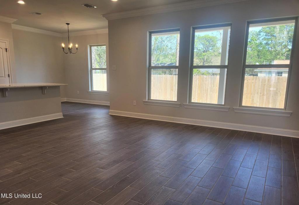 860 Leeward Dr - Photo 4 of 8