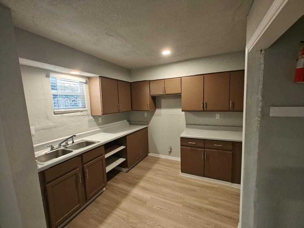 811 N Spears St Apt 102 - Photo 3 of 12