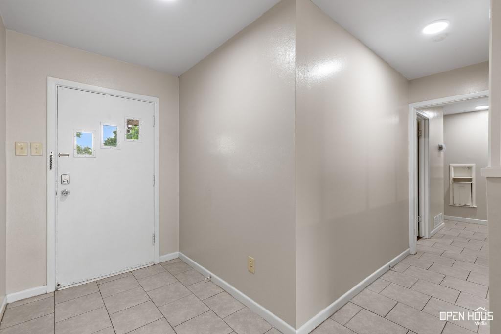 4202 Meadowbrook Dr - Photo 4 of 30