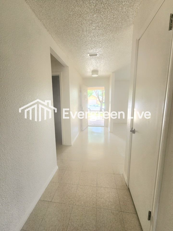 2144 Tesuque Ct - Photo 5 of 30