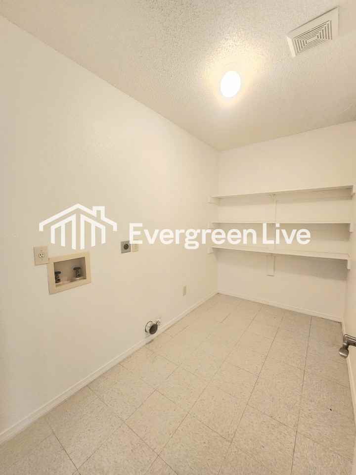 2144 Tesuque Ct - Photo 7 of 30