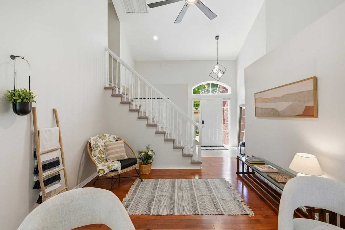 4421 Honeysuckle Dr - Photo 3 of 50