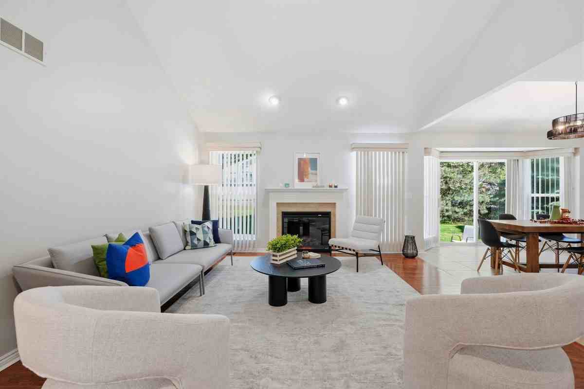 4421 Honeysuckle Dr - Photo 4 of 50