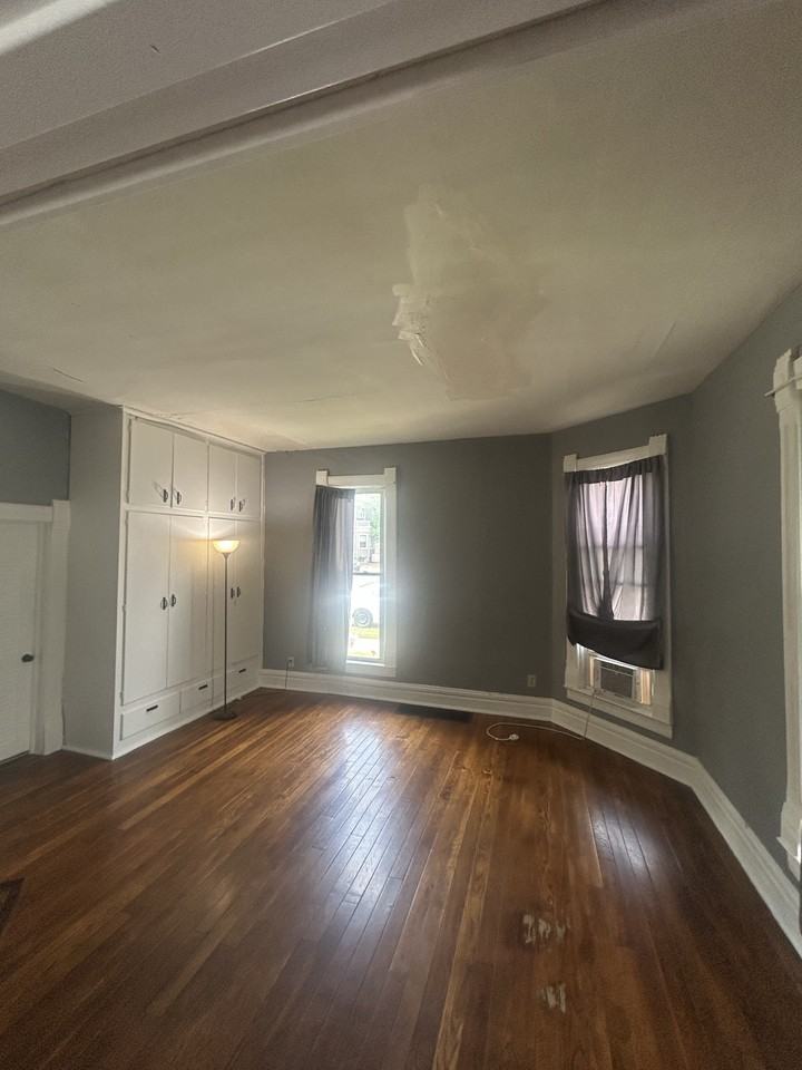 409 W Mulberry St #1 - Photo 2 of 12