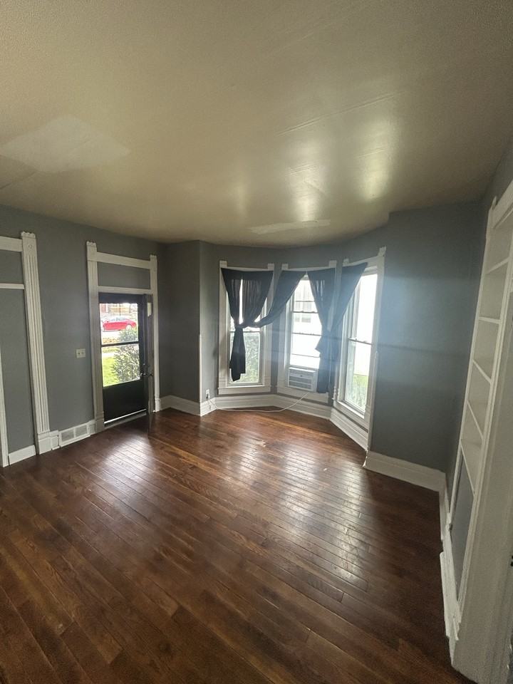 409 W Mulberry St #1 - Photo 3 of 12