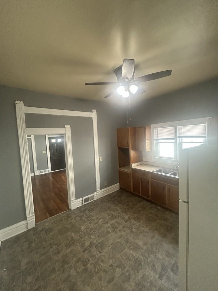 409 W Mulberry St #1 - Photo 5 of 12