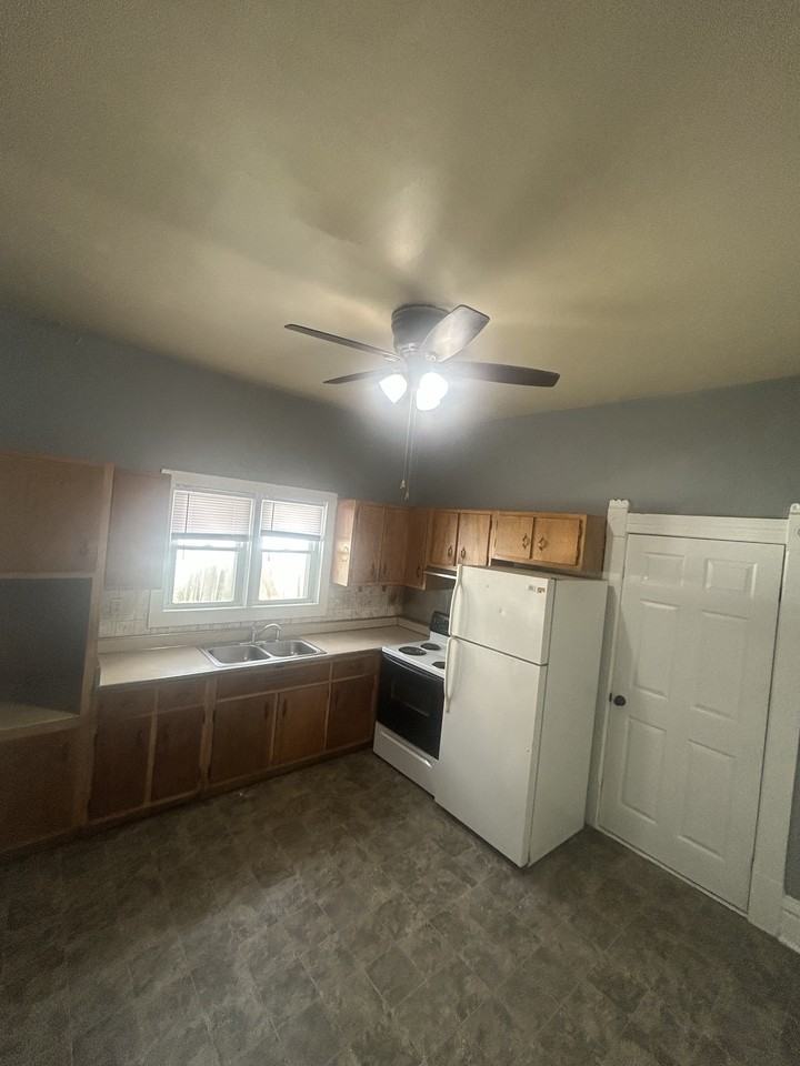 409 W Mulberry St #1 - Photo 6 of 12