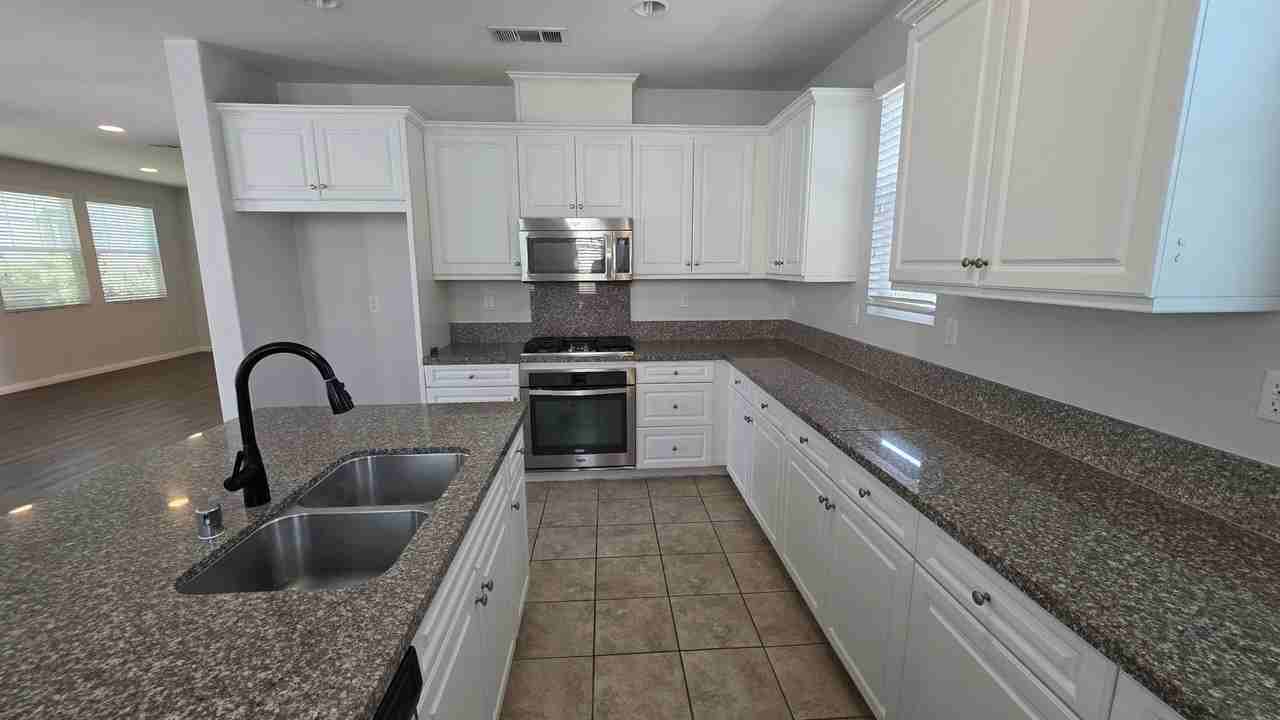 2915 E Via Terrano - Photo 4 of 23