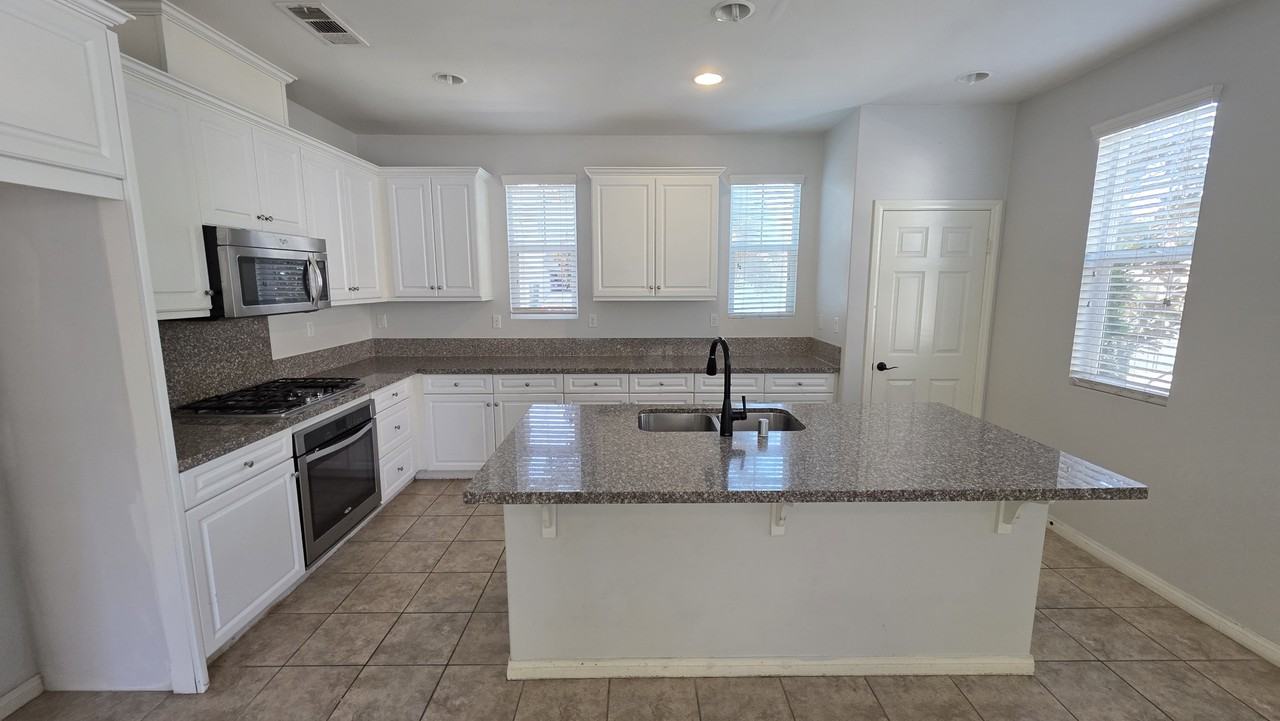 2915 E Via Terrano - Photo 5 of 23