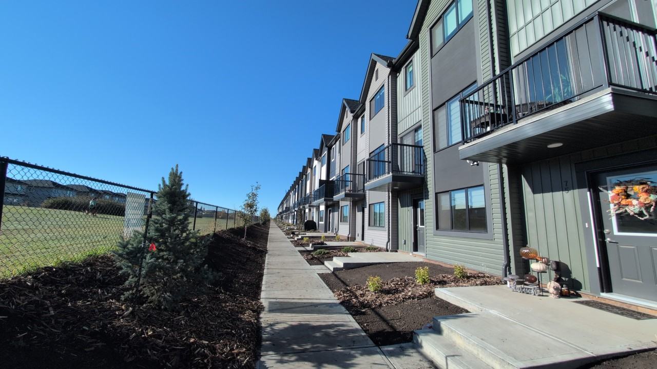 2035 Chalmers Way SW - Photo 2 of 24