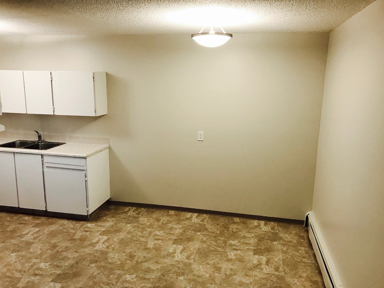 Birchmount Apartment - Photo 5 of 35