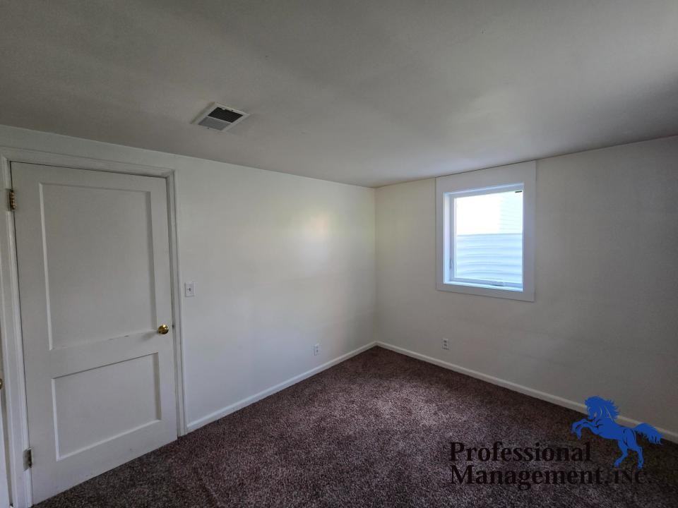 641 1/2 Avenue D - Photo 5 of 9