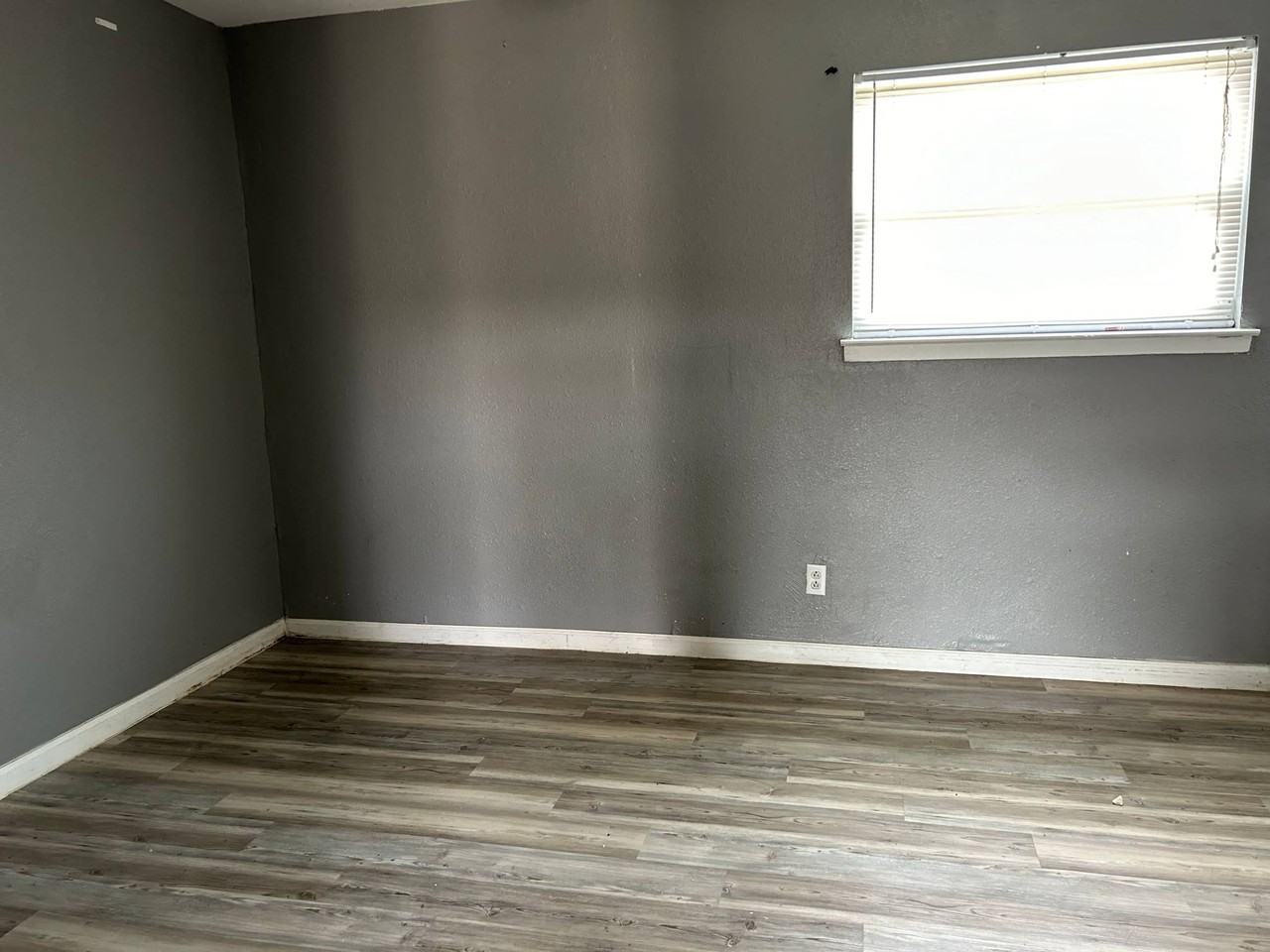 307 N 14th Street - Photo 4 of 5