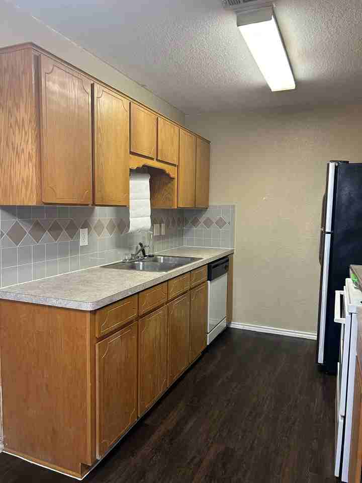 1400 Dugger Circle - Photo 3 of 6