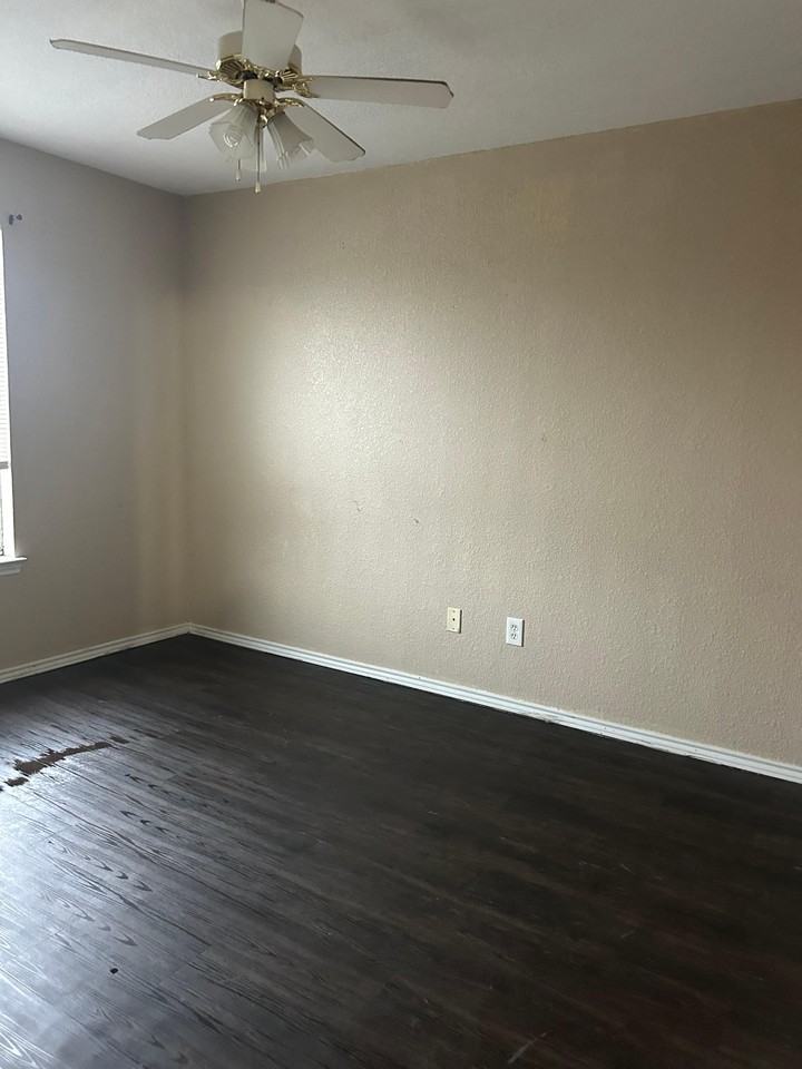 1400 Dugger Circle - Photo 5 of 6