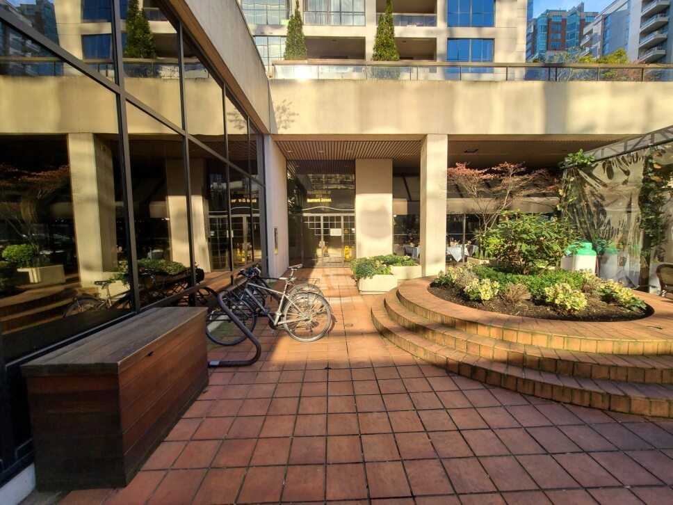 850 Burrard St - Photo 2 of 12