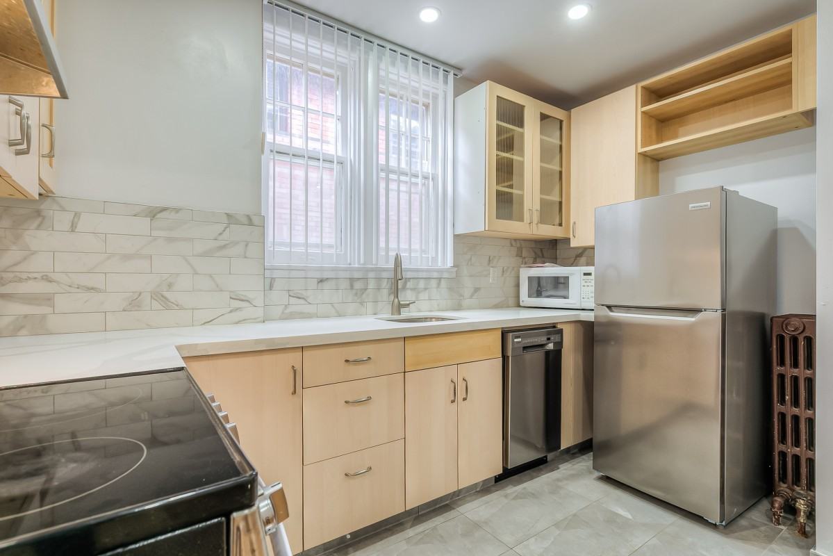 16 Acacia Rd Lowr #L2 - Photo 2 of 20