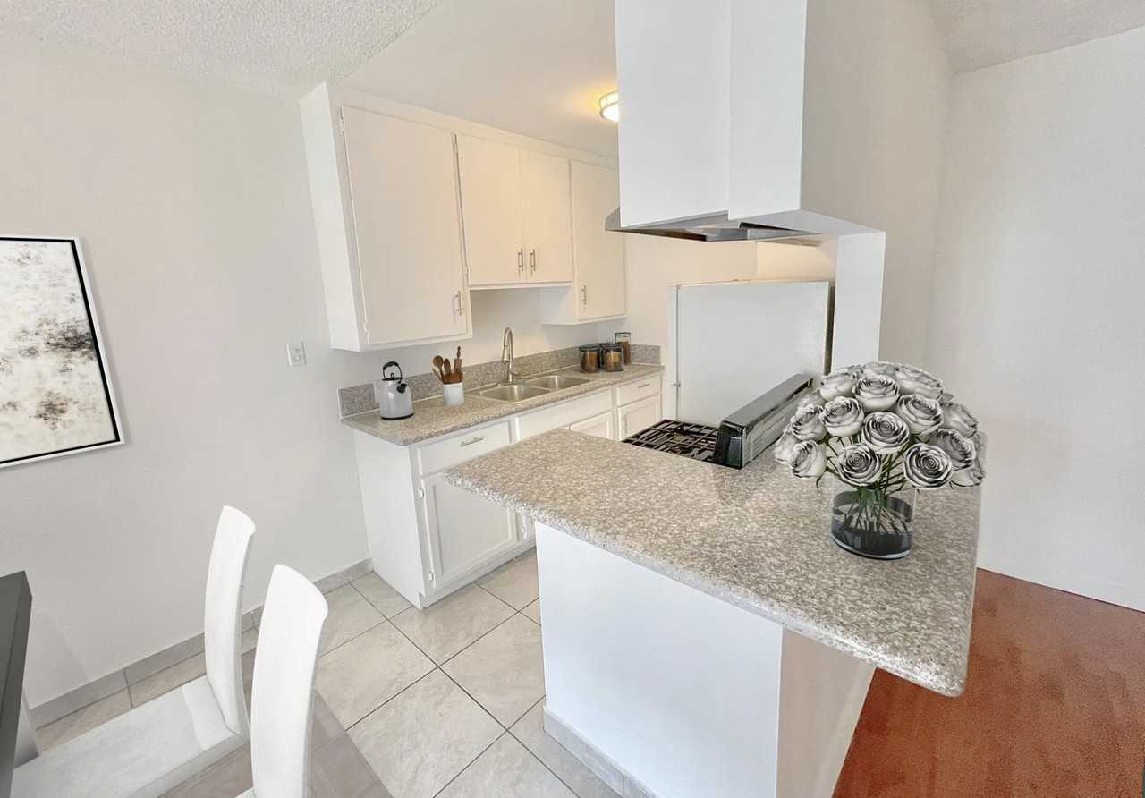 12730 Pacific Ave - Photo 2 of 4