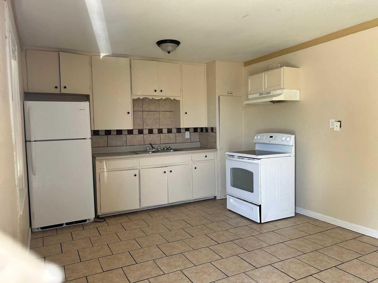 1807 Mulford Street - Photo 3 of 7