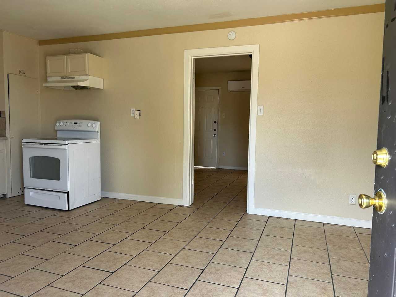 1807 Mulford Street - Photo 4 of 7