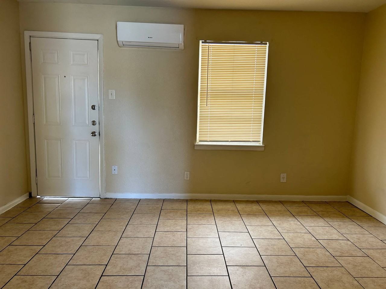 1807 Mulford Street - Photo 5 of 7