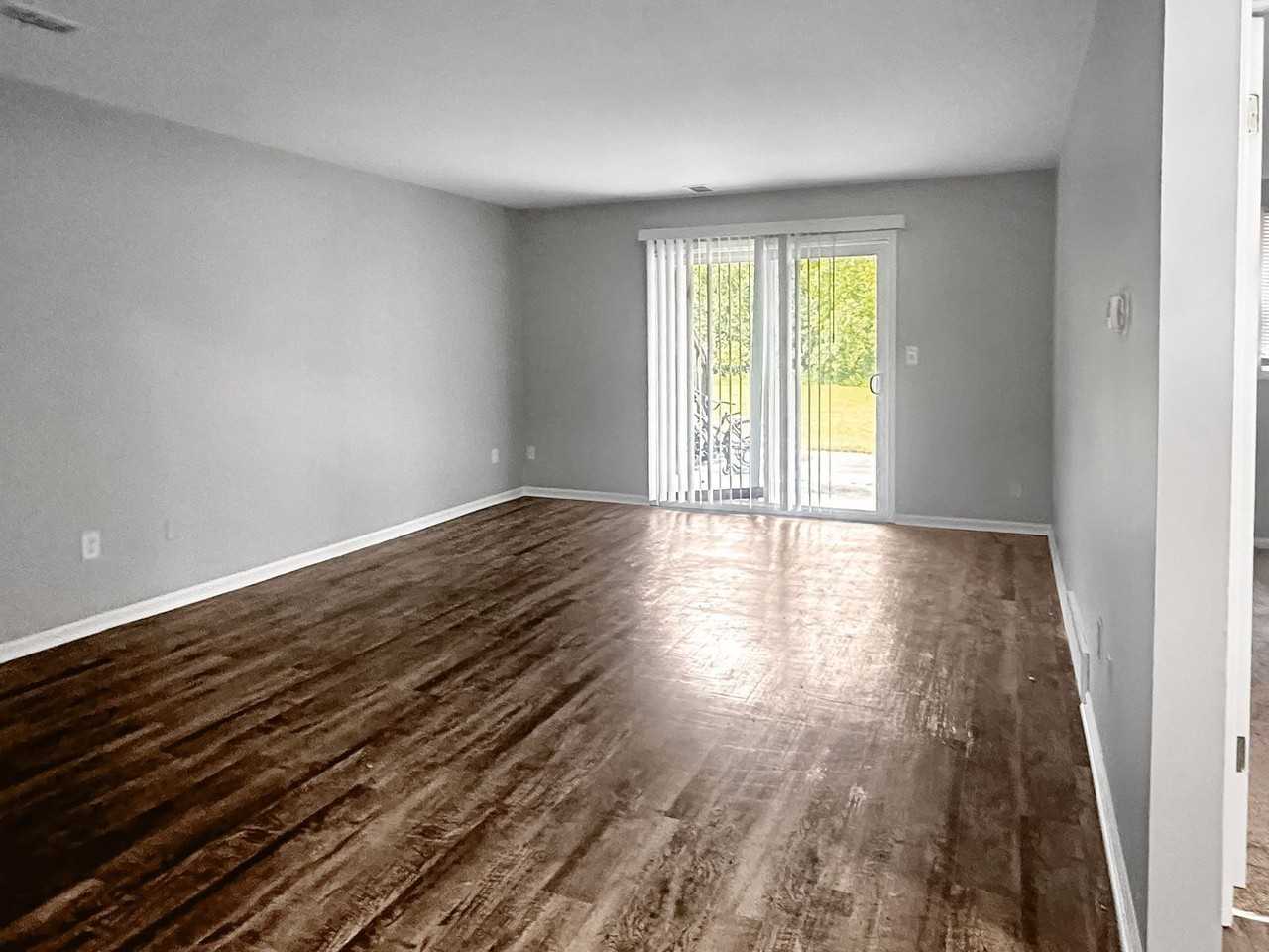 2075 Andrew St Se - Photo 2 of 5