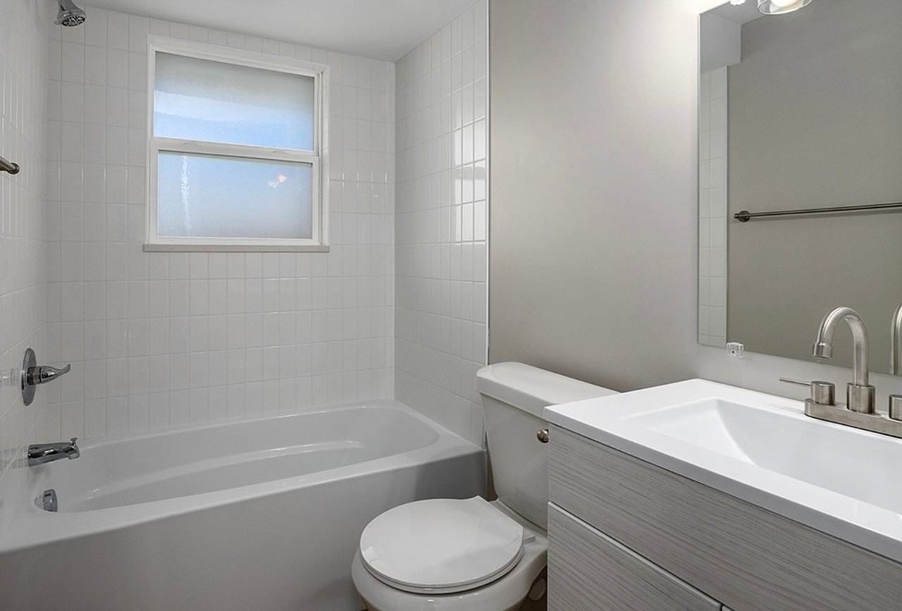 1131 Lyon St Ne #2 - Photo 5 of 9