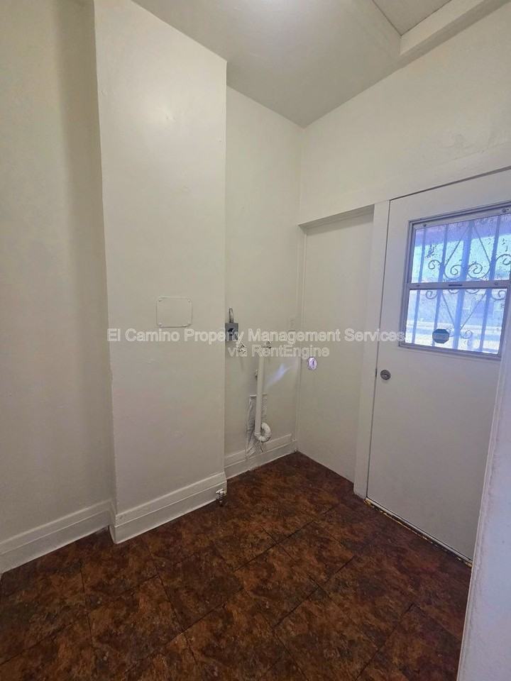 336 W 9th St - Photo 3 of 11