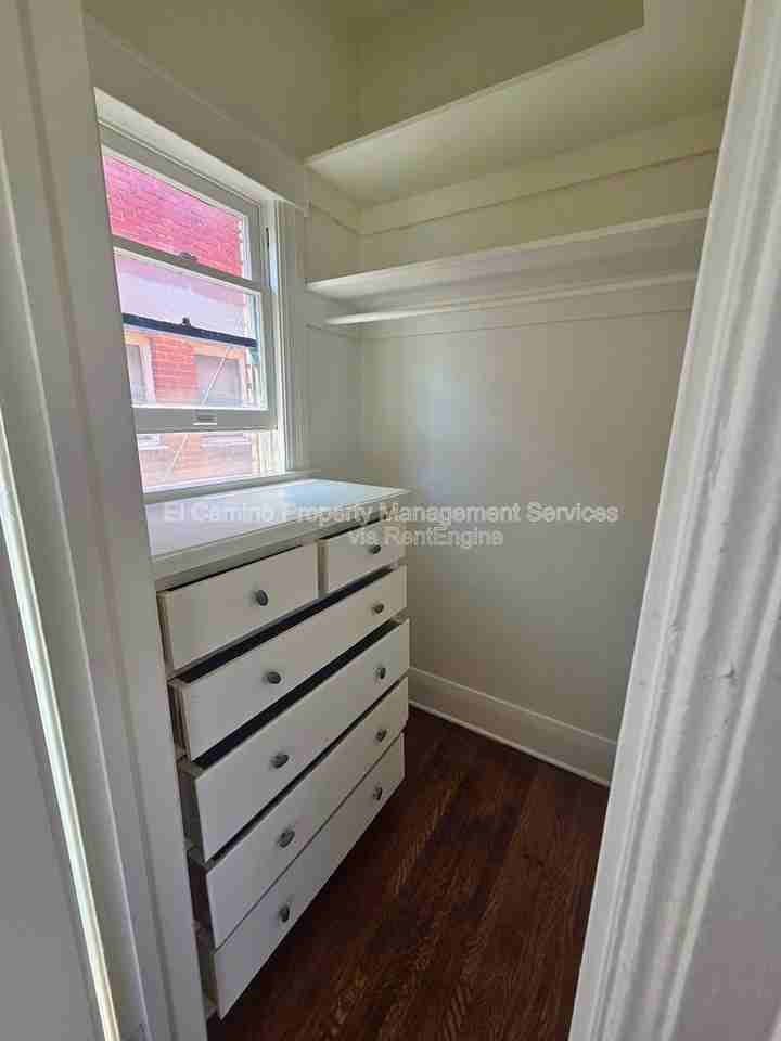 336 W 9th St - Photo 4 of 11