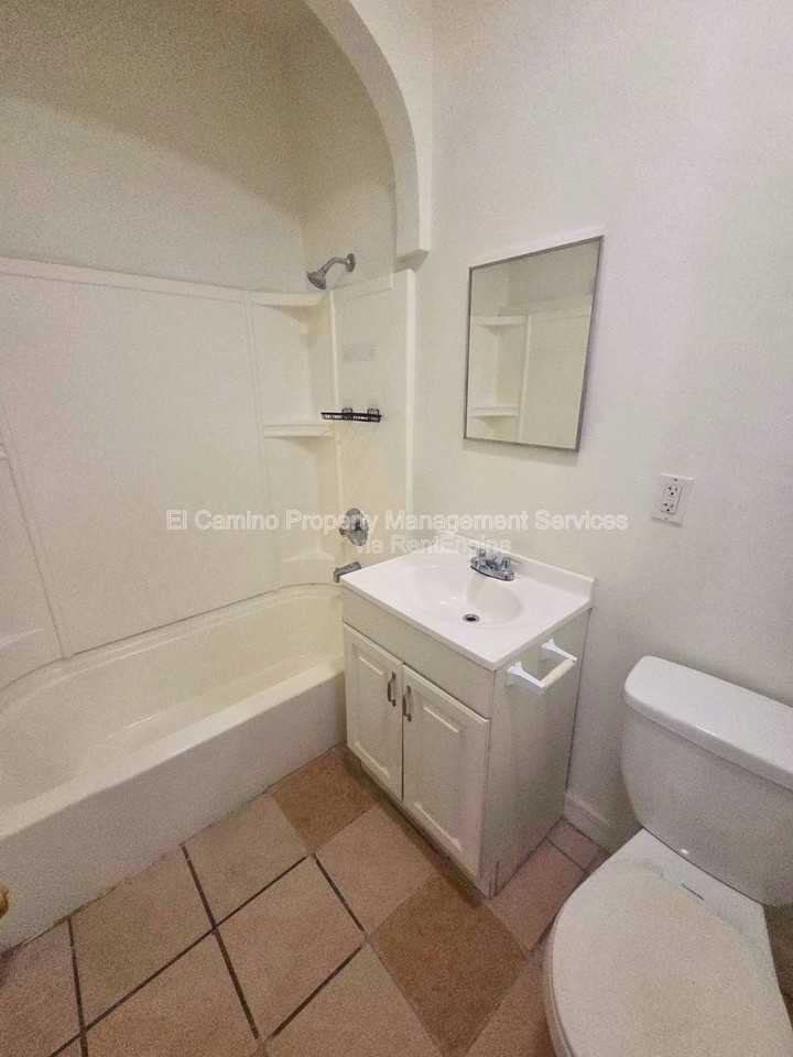336 W 9th St - Photo 5 of 11