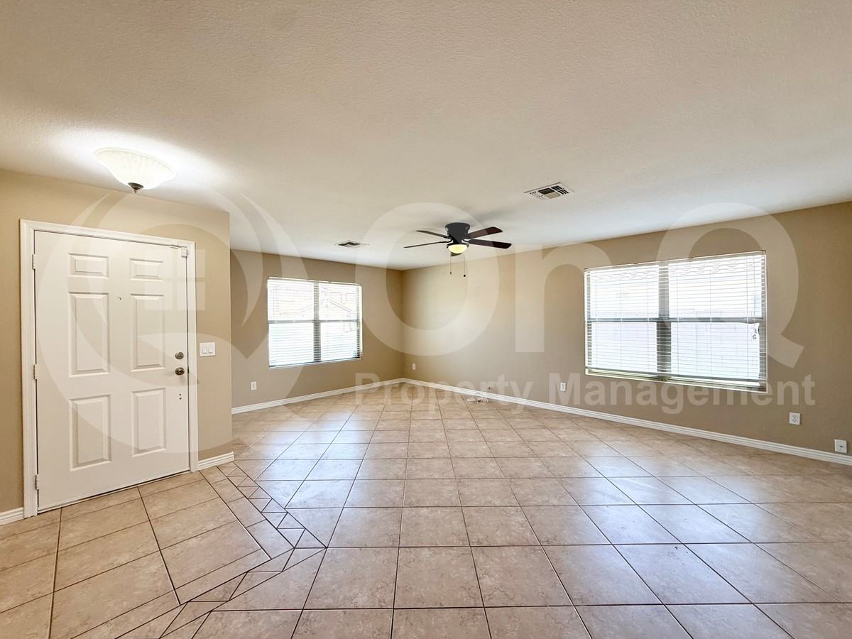 3553 E Trigger Way - Photo 4 of 23