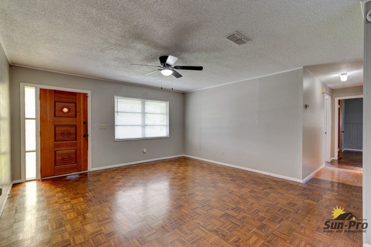 907 Hamilton St - Photo 4 of 24