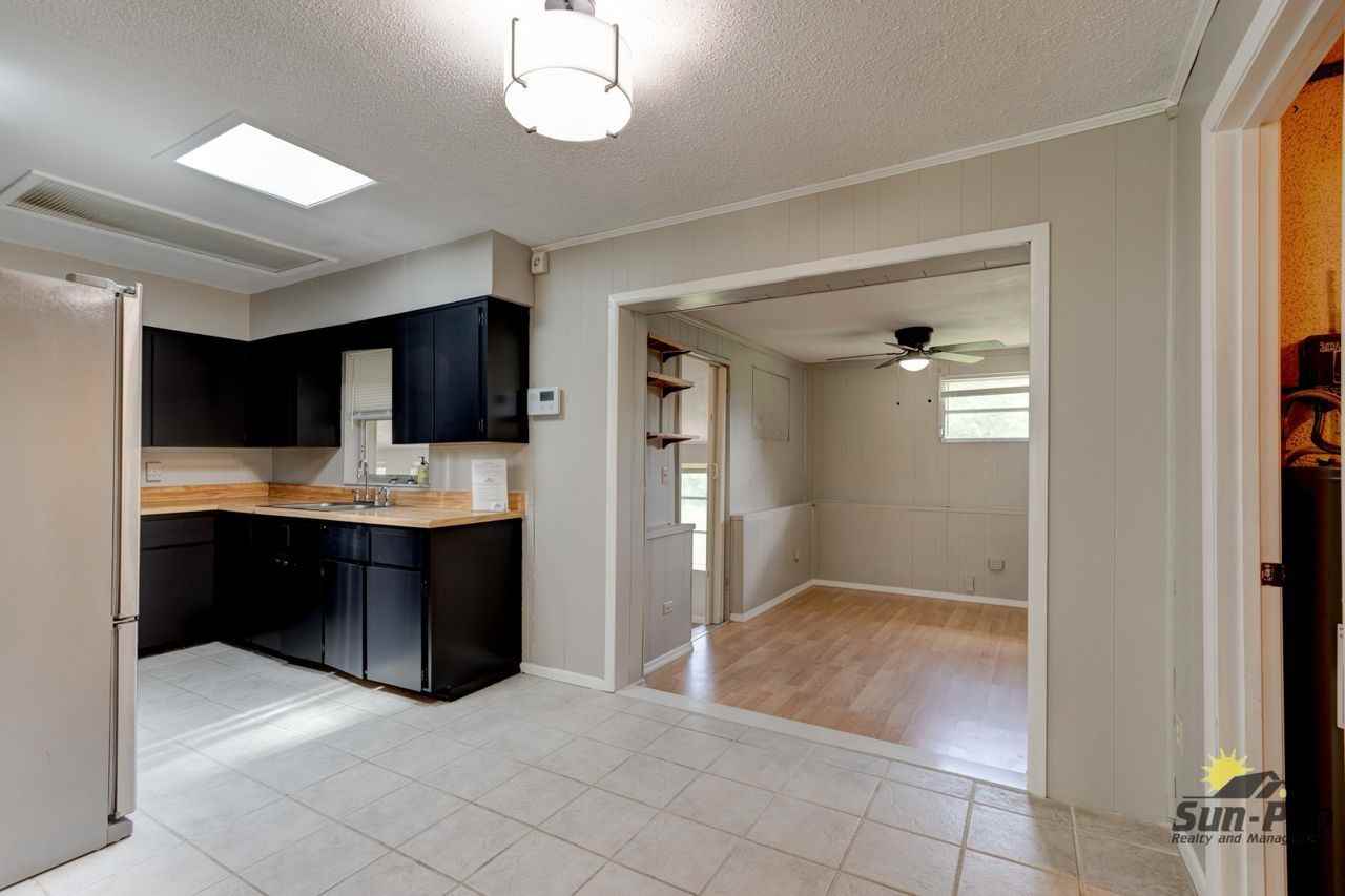 907 Hamilton St - Photo 5 of 24