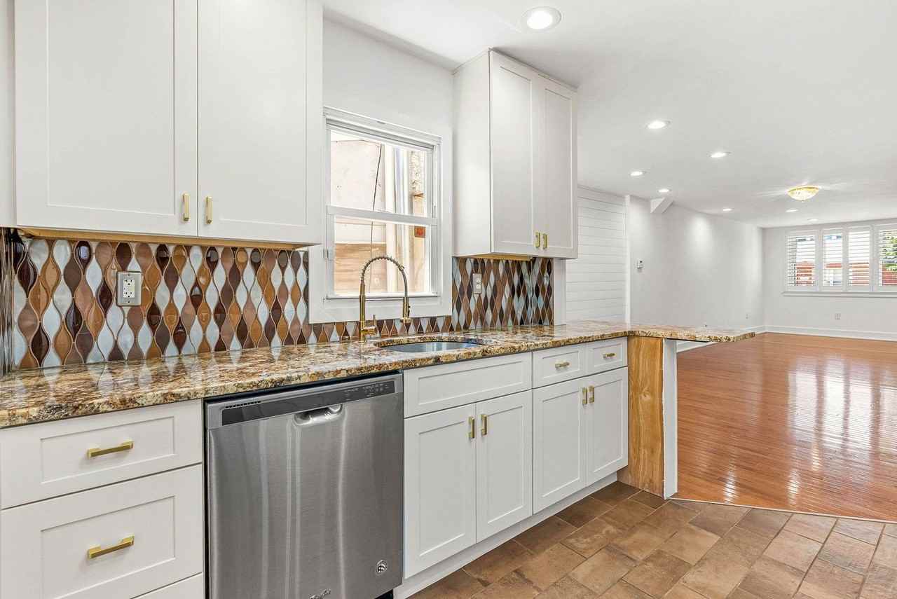 2911 S 15th St - Photo 5 of 26