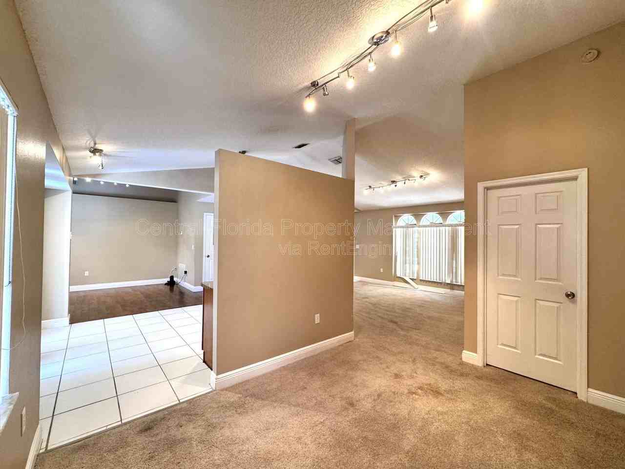 820 Briargrove Ave - Photo 3 of 23