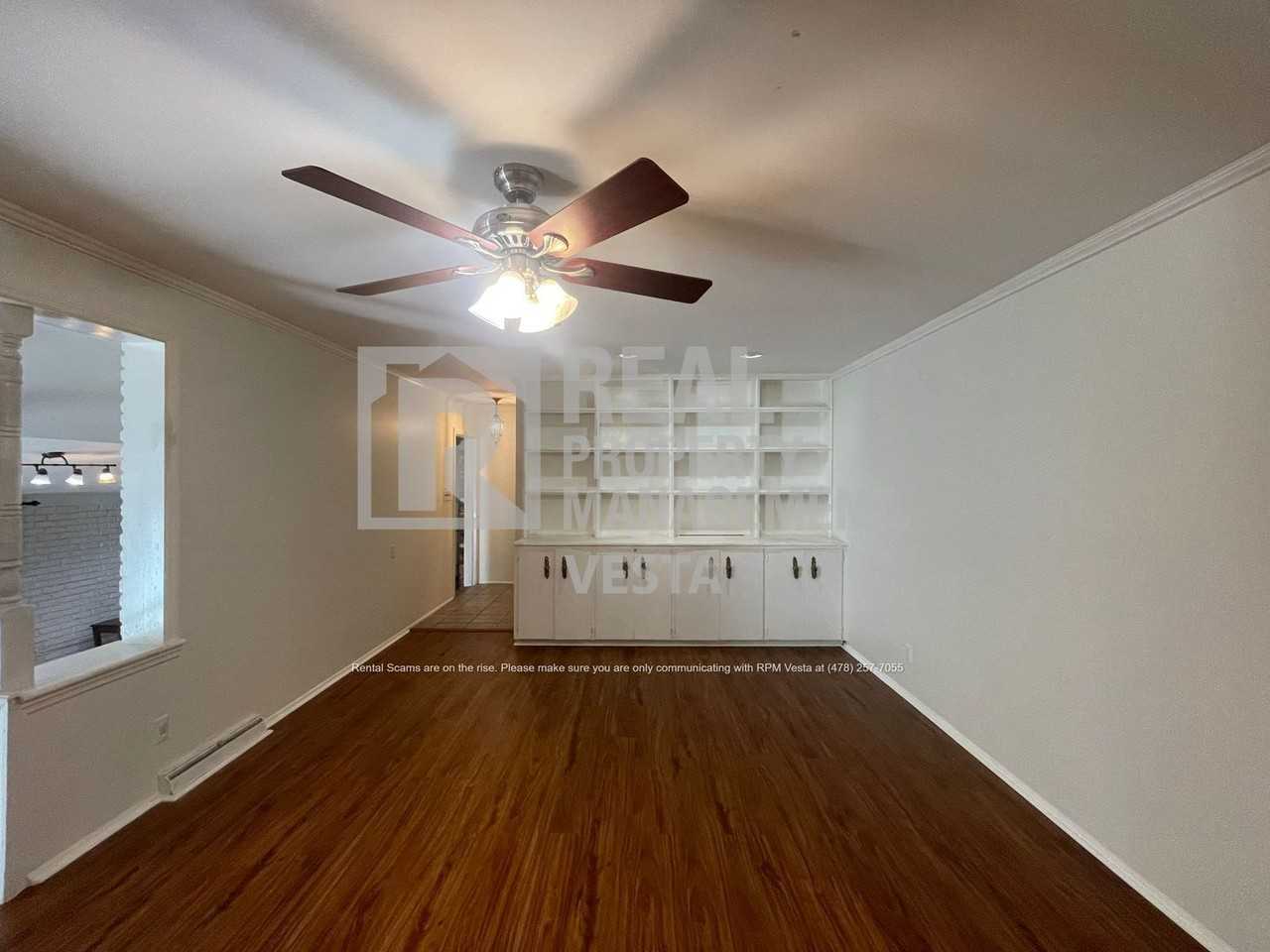 240 Candler Dr - Photo 3 of 20